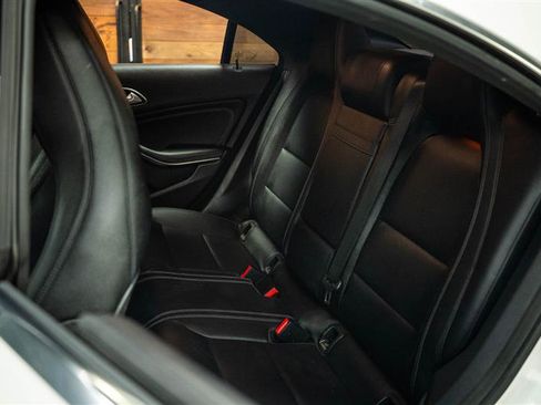 Used 2019 Mercedes-Benz CLA 250 image 10