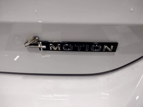 New 2025 Volkswagen Taos SE image 13