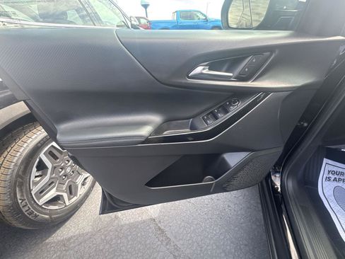 Used 2025 Chevrolet Equinox LT FWD image 8