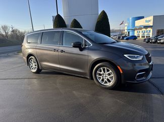 Used 2023 Chrysler Pacifica Touring-L video 1