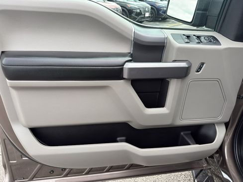 Used 2019 Ford F150 XLT w/ Equipment Group 302A Luxury AWD/4WD image 14