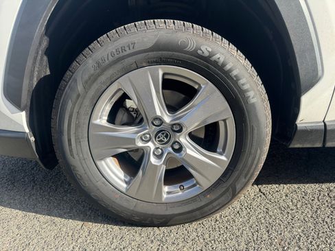 Used 2022 Toyota RAV4 XLE image 17