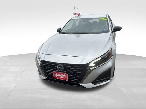 Used 2024 Nissan Altima 2.5 SR image 4