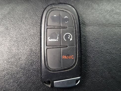 Used 2020 Jeep Cherokee Limited image 32