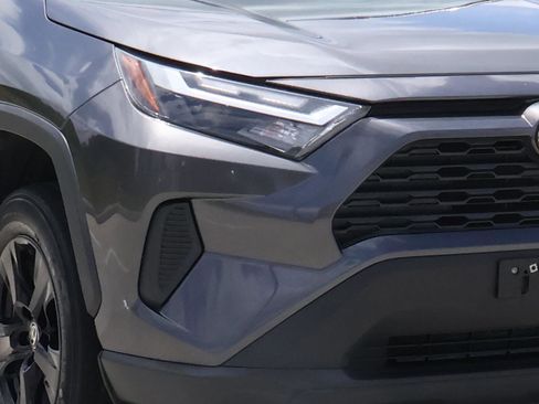 Used 2022 Toyota RAV4 XLE AWD/4WD image 7