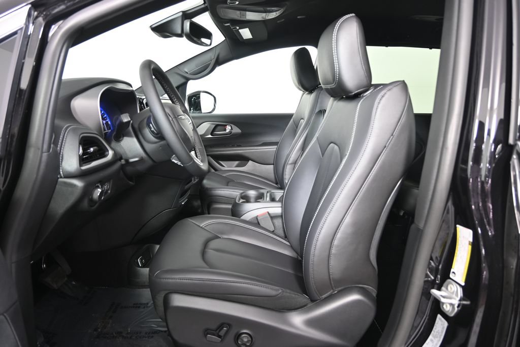 New 2027 Chrysler Pacifica Select AWD/4WD image 23