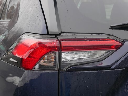 Used 2020 Toyota RAV4 XLE image 17