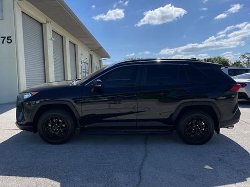 Used 2020 Toyota RAV4 XLE image 4