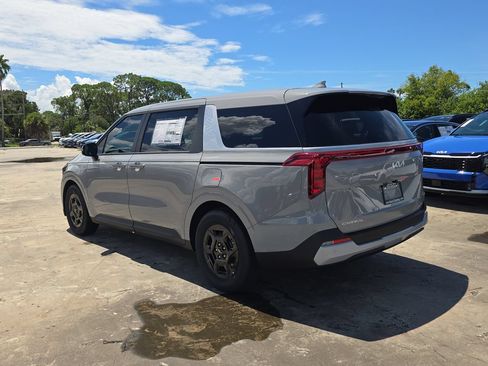 New 2027 Kia Carnival LX FWD image 6