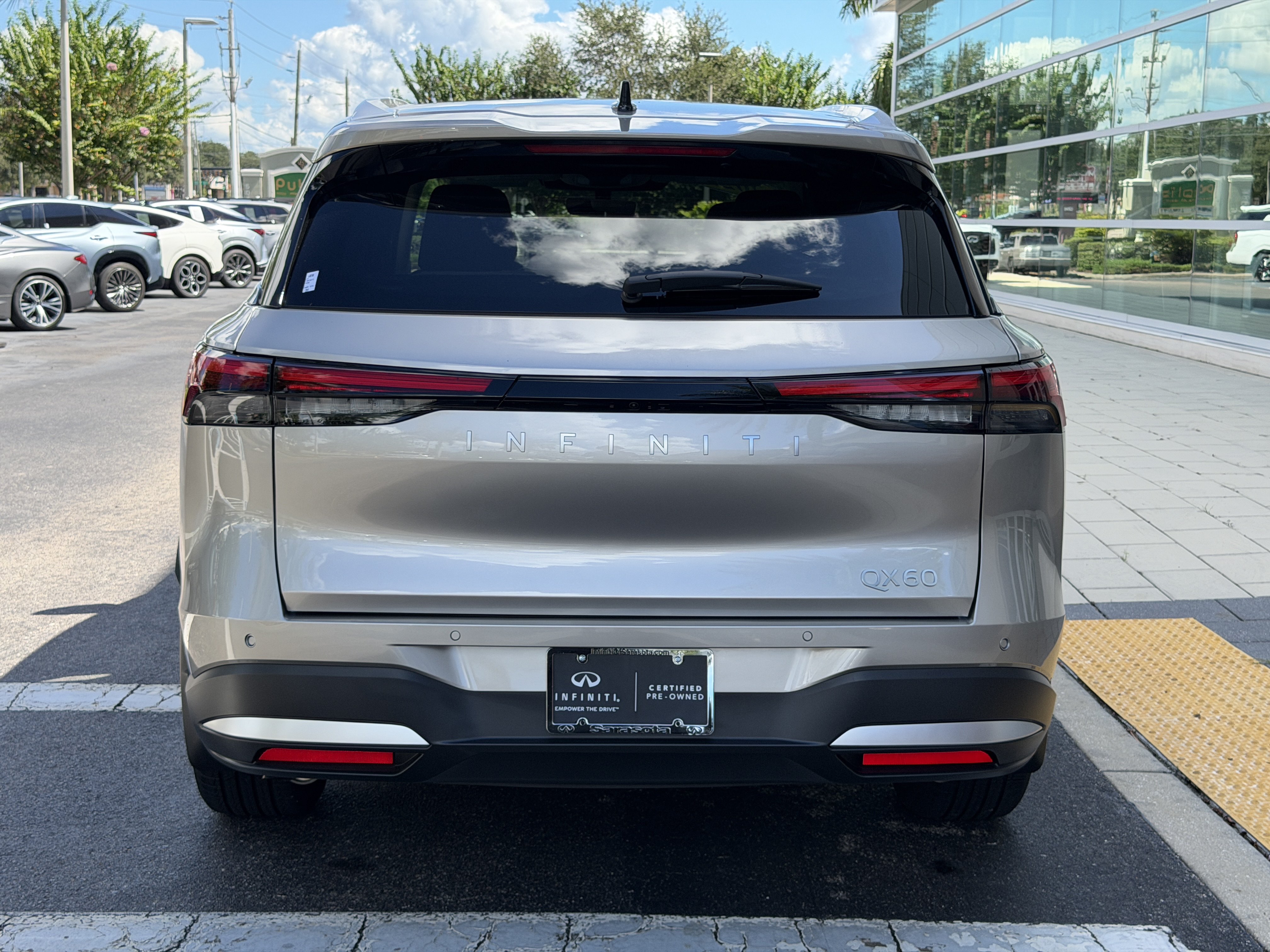 Certified 2027 INFINITI QX60 Luxe w/ Cargo Package FWD image 6
