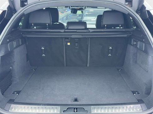 Used 2025 Land Rover Range Rover Velar Dynamic SE image 12