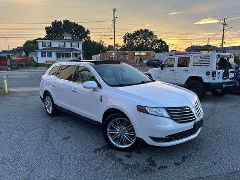 Used 2018 Lincoln MKT AWD w/ Technology Package image 3