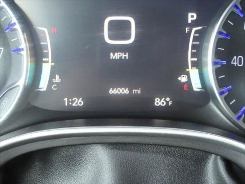 Certified 2024 Chrysler Pacifica Touring-L FWD image 28