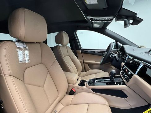 Used 2026 Porsche Macan image 18