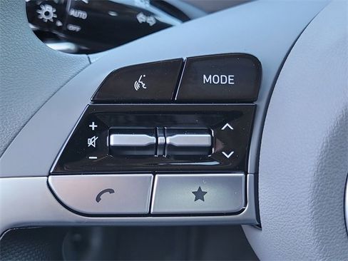 New 2025 Hyundai Elantra SE image 8