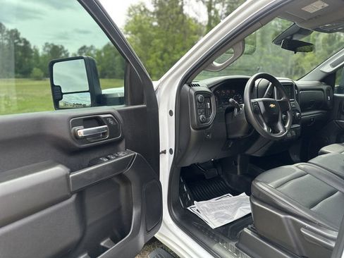Used 2024 Chevrolet Silverado 3500 W/T AWD/4WD image 9