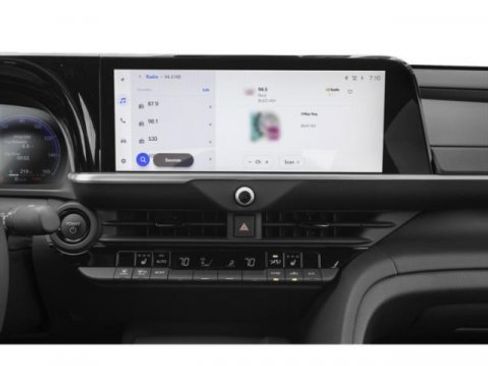 Used 2023 Toyota Crown Limited image 10