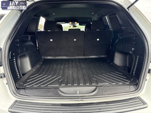 Used 2021 Jeep Grand Cherokee Laredo w/ Security & Convenience Group image 27