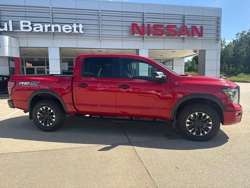 Used 2023 Nissan Titan PRO-4X w/ Pro-4x Convenience Package image 3