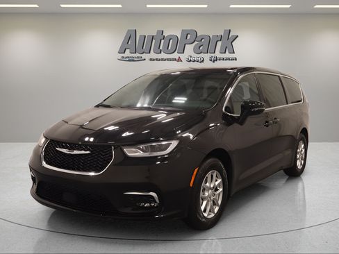 New 2026 Chrysler Pacifica Select FWD image 5