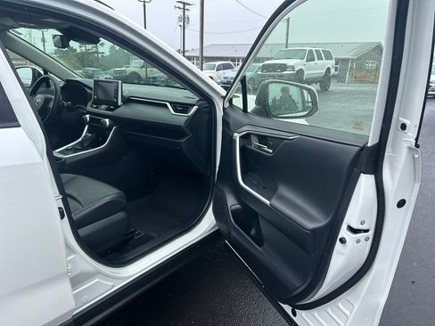 Used 2019 Toyota RAV4 Limited w/ Cold Weather Package AWD/4WD image 29