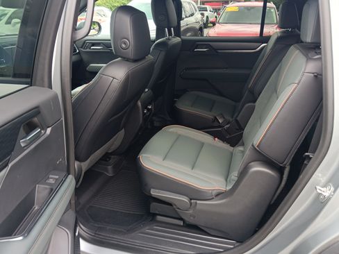 Used 2024 GMC Acadia AT4 w/ Luxury Package AWD/4WD image 16