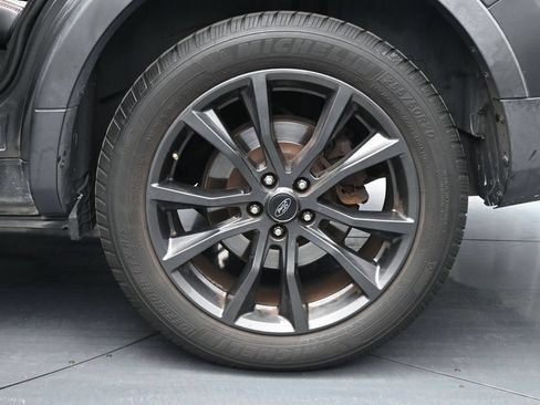 Used 2018 Ford Explorer XLT w/ Equipment Group 202A FWD image 22