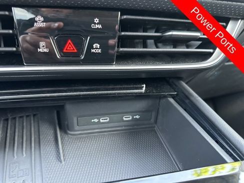 Used 2025 Volkswagen Atlas SE AWD/4WD image 36