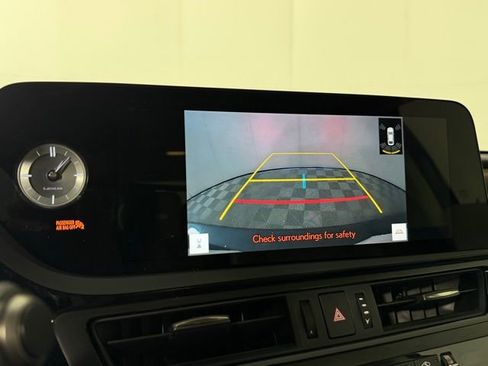 Certified 2025 Lexus ES 300h w/ Premium Package image 18