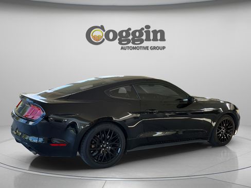 Used 2016 Ford Mustang Coupe RWD image 5