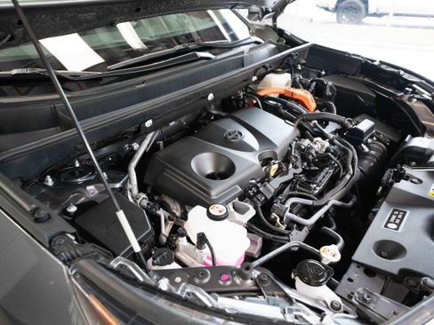 Used 2025 Toyota RAV4 LE AWD/4WD image 32