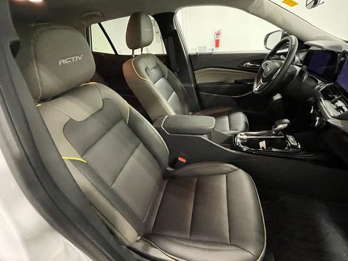 Used 2025 Chevrolet Trax ACTIV FWD image 27