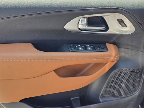 New 2026 Chrysler Pacifica Pinnacle image 8