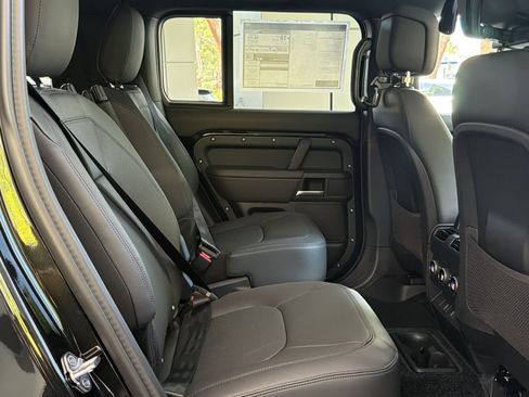New 2026 Land Rover Defender 130 X-Dynamic SE AWD/4WD image 31