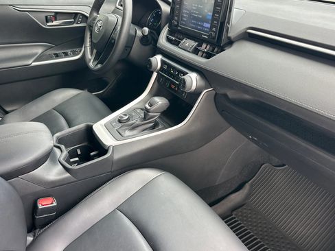 Used 2022 Toyota RAV4 XLE Premium AWD/4WD image 16