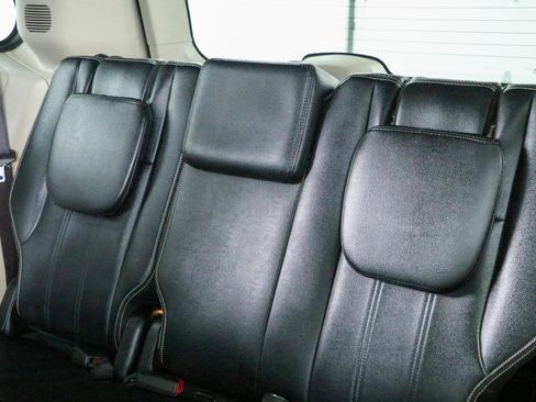 Used 2016 Chrysler Town & Country Touring FWD image 26