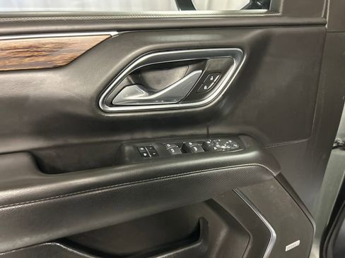 Used 2023 Chevrolet Suburban Premier image 14