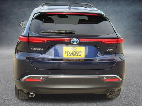 Used 2024 Toyota Venza XLE AWD/4WD image 6