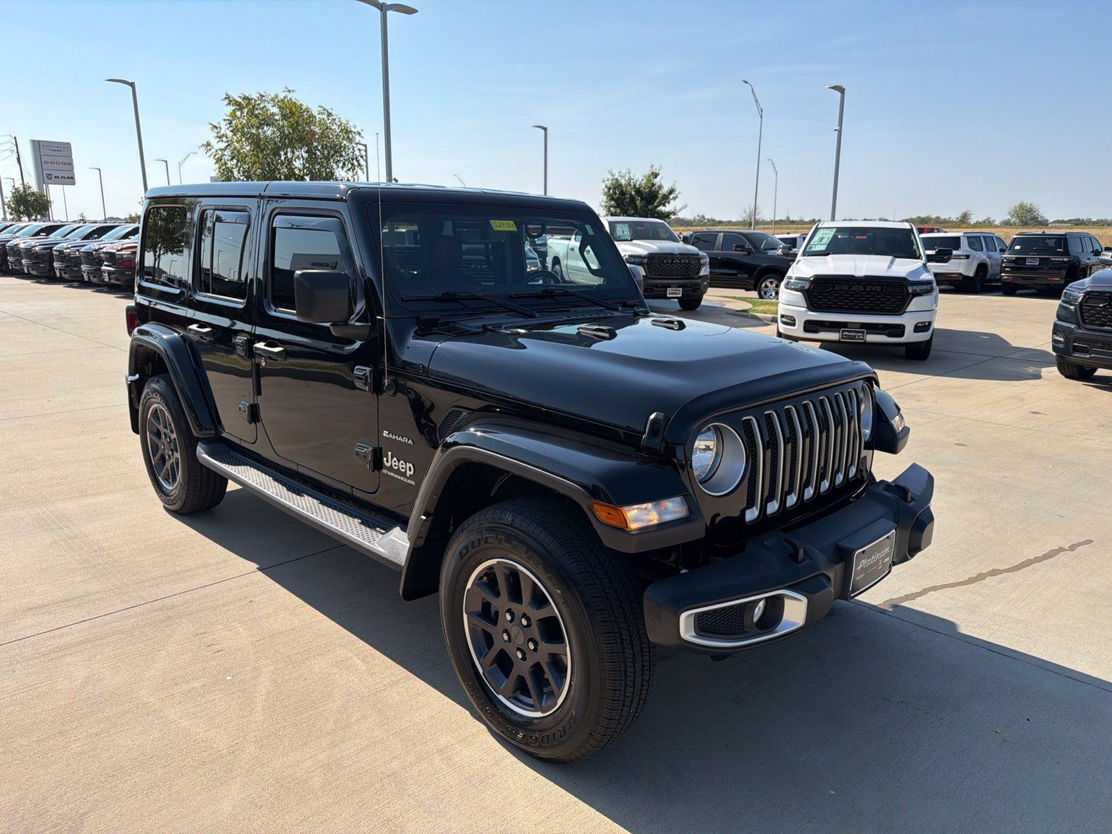 Used 2023 Jeep Wrangler Unlimited Sahara w/ Cold Weather Group AWD/4WD image 7