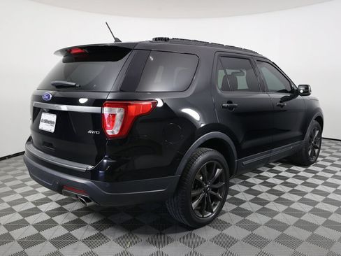 Used 2018 Ford Explorer XLT w/ Equipment Group 202A AWD/4WD image 2
