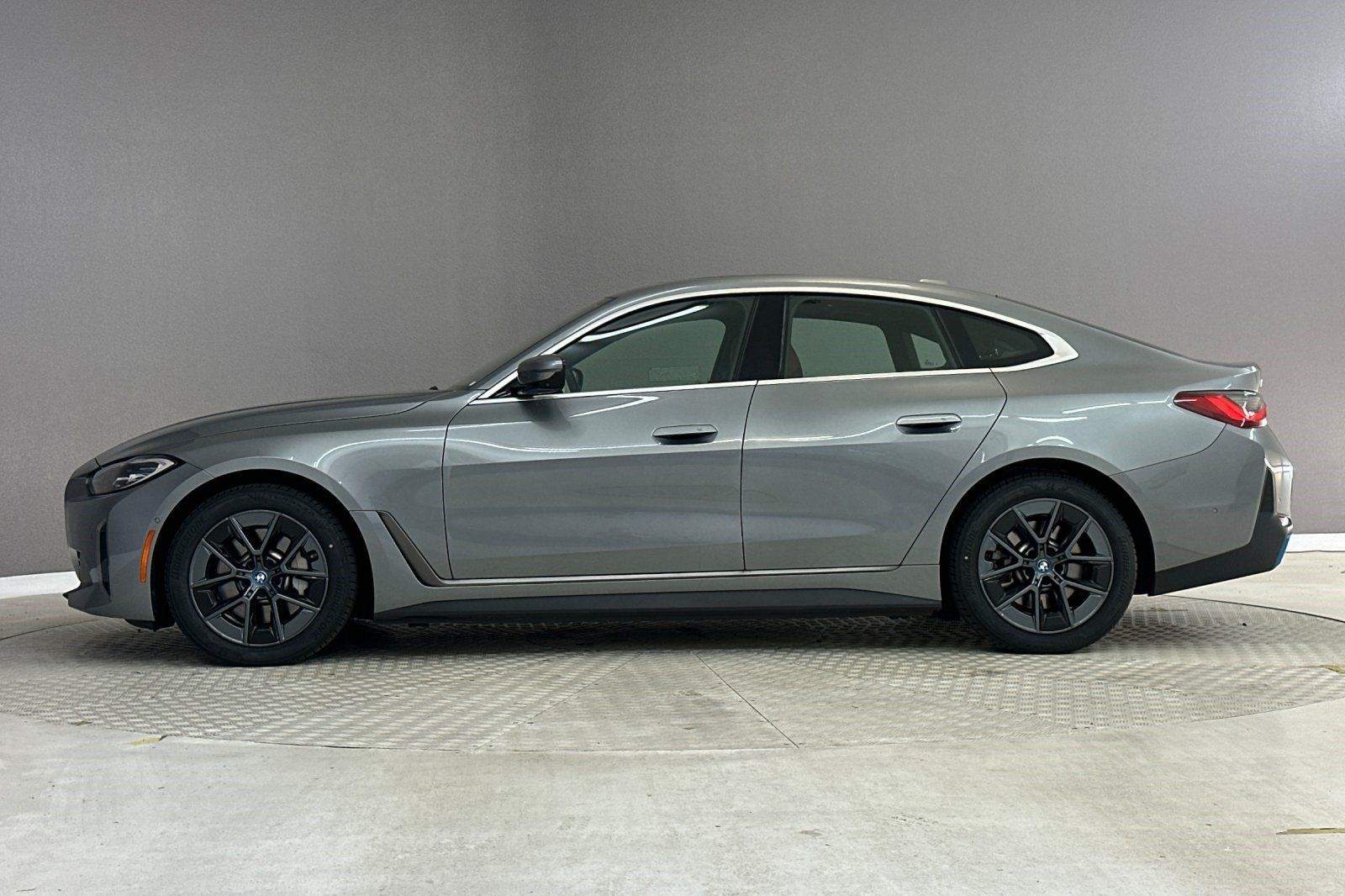 Used 2024 BMW i4 eDrive35 w/ Premium Package RWD image 2