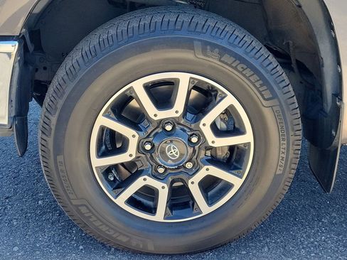 Used 2018 Toyota Tundra Limited w/ Limited Premium Package AWD/4WD image 23