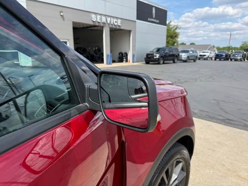 Certified 2018 Ford Explorer XLT w/ Equipment Group 202A AWD/4WD image 12