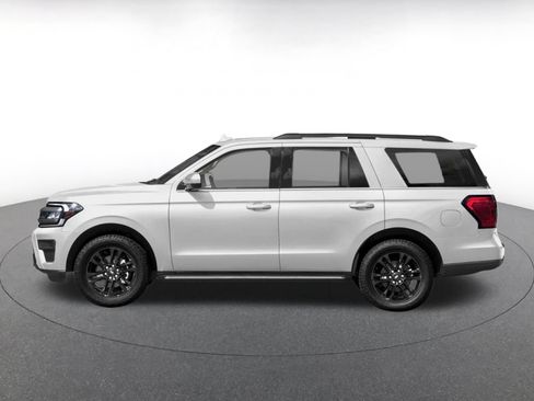 Used 2023 Ford Expedition XLT RWD image 3
