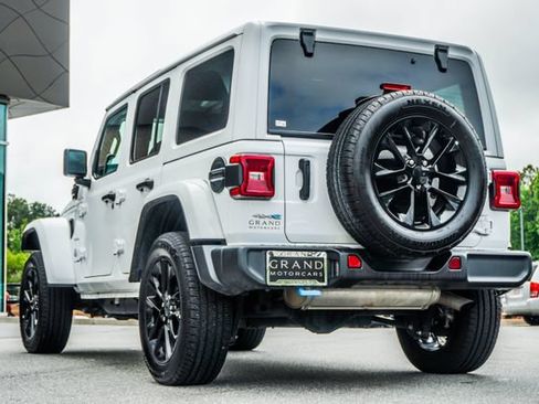 Used 2024 Jeep Wrangler Unlimited Sahara AWD/4WD image 11