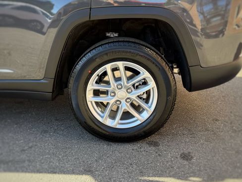 New 2026 Jeep Grand Cherokee Laredo AWD/4WD image 16