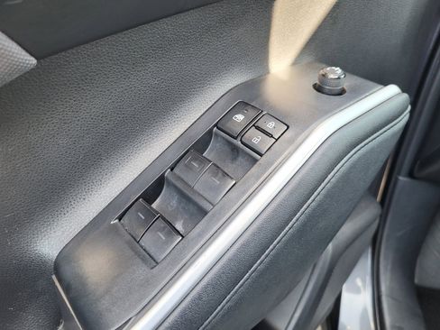Used 2024 Toyota Highlander LE AWD/4WD image 27