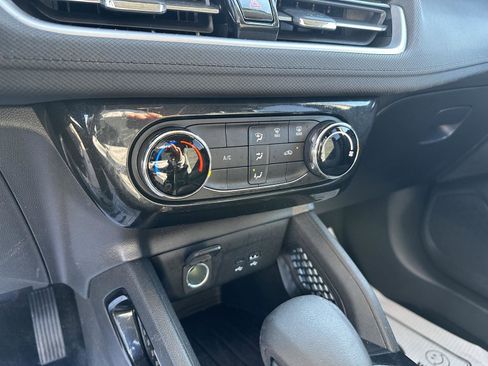 Used 2025 Chevrolet TrailBlazer LT image 31