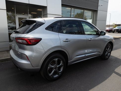 Certified 2023 Ford Escape ST-Line Select AWD/4WD image 3