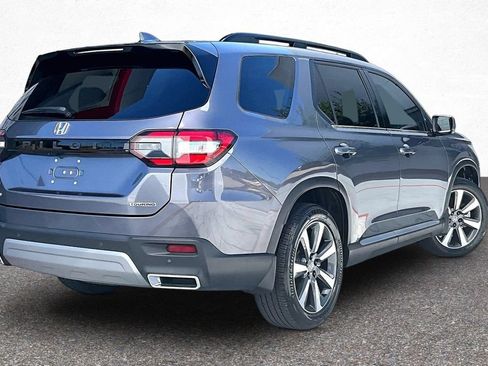 Used 2025 Honda Pilot Touring image 7